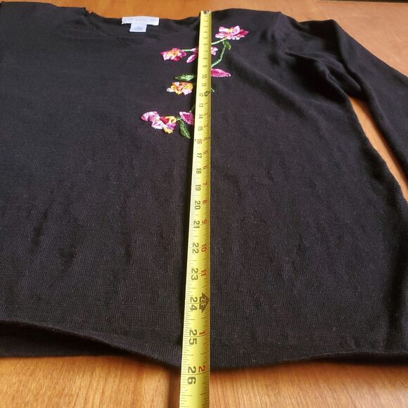 Susan Graver Style Sweater XL Black Pullover Embroidered Flowers V Neck Floral - Picture 9 of 10